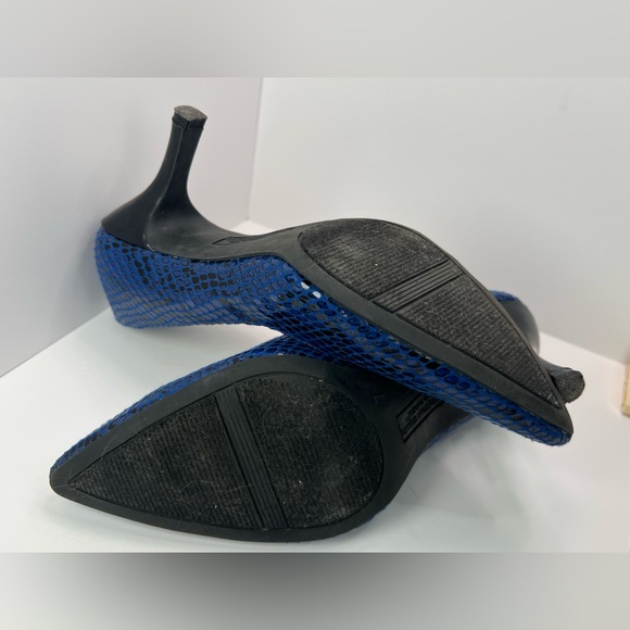 Christian Siriano blue & black snake skin heels - Picture 4 of 5